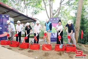 'Khởi công công trình Bảo vệ sườn dốc dựa vào thiên nhiên