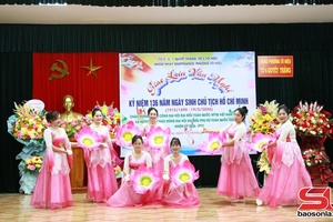 'Chương trình giao lưu văn nghệ chào mừng kỷ niệm 136 năm Ngày sinh Chủ tịch Hồ Chí Minh