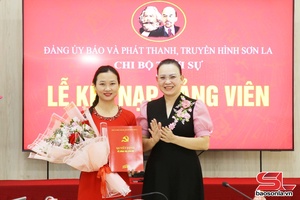 'Lễ kết nạp đảng viên tại Đảng bộ Báo và Phát thanh, truyền hình Sơn La