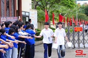 Kết thúc môn thi Ngữ văn: Đề thi hay, thí sinh phấn khởi