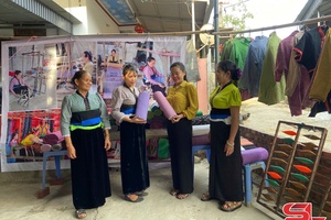 'Gia Phù gìn giữ sắc màu thổ cẩm