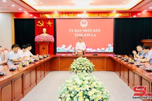 Họp bàn phương án đầu tư, thực hiện công tác bồi thường, hỗ trợ tái định cư, giải phóng mặt bằng tuyến cao tốc Mộc Châu - Sơn La - Điện Biên, đoạn qua địa bàn tỉnh Sơn La