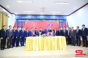 Đoàn đại biểu cấp cao tỉnh Sơn La thăm, làm việc với tỉnh Bò Kẹo