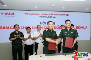 'Bàn giao chức danh Giám đốc Viettel Sơn La