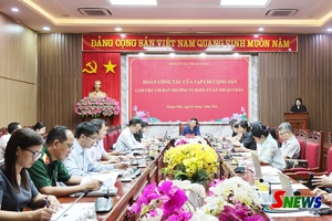 'Đoàn công tác của Tạp chí Cộng sản làm việc với Ban Thường vụ Đảng ủy xã Thuận Châu