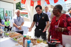 Nhộn nhịp gian hàng của Việt Nam tại WTO Open Day 2026