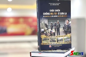 'Ra mắt cuốn sách "Cuộc chiến chống ma túy ở Sơn La và Chuyên án của những người anh hùng"