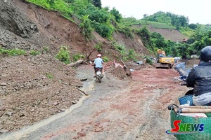 'Mưa lớn gây sạt lở và ách tắc giao thông tại khu vực Quỳnh Nhai