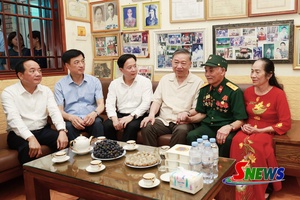 Tổng Bí thư, Chủ tịch nước Tô Lâm thăm tặng quà gia đình chính sách và người có công với cách mạng tại tỉnh Sơn La