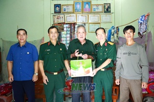 'Hội Cựu chiến binh tỉnh thăm, tặng quà thương binh
