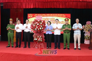 Đồng chí Chủ nhiệm Ủy ban Kiểm tra Tỉnh ủy dự Ngày hội Toàn dân bảo vệ an ninh Tổ quốc tại xã Ngọc Chiến