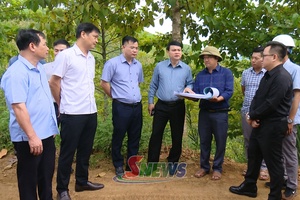 Đồng chí Đặng Ngọc Hậu kiểm tra, tháo gỡ khó khăn, vướng mắc trong thực hiện các nhiệm vụ tại xã Chiềng Sung