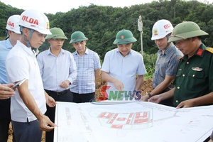 Giám sát tiến độ thực hiện dự án các trường học biên giới