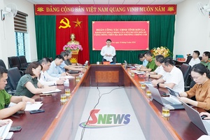 Đồng chí Phó Chủ tịch UBND tỉnh khảo sát hoạt động tổ chuyển đổi số cộng đồng phường Chiềng Cơi