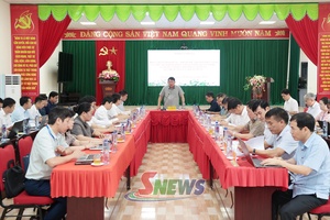 Đồng chí Lò Minh Hùng làm việc với xã Chiềng Mai và Chiềng Mung