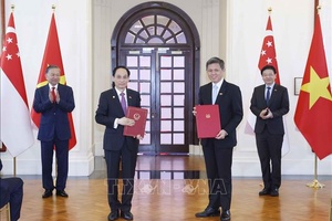 'Làm sâu sắc hơn quan hệ giữa hai Đảng cầm quyền, hai nước Việt Nam - Singapore