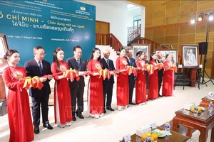 'Triển lãm 'Hồ Chí Minh - Chân dung một con người' tại Lào