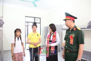 Đồng chí Trưởng ban Tuyên giáo Tỉnh ủy dự khai giảng năm học mới tại Phiêng Pằn
