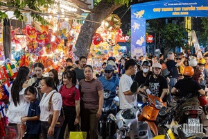 'Hàng Mã nhộn nhịp dịp Trung thu