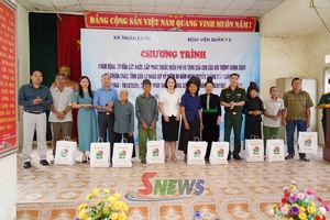 'Bệnh viện Quân y 6: Khám, cấp thuốc miễn phí cho người dân xã Thuận Châu