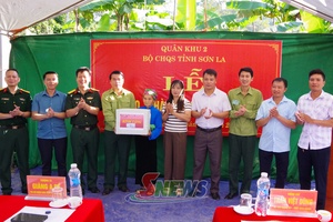 'Bộ CHQS tỉnh Sơn La khánh thành và bàn giao nhà tình nghĩa tặng gia đình thân nhân liệt sĩ.