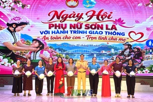 'Nâng cao vai trò của phụ nữ trong đảm bảo an toàn giao thông cho học sinh