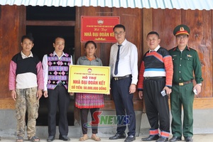 'Suối Tọ trao nhà Đại đoàn kết cho hộ nghèo