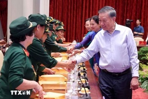 Tổng Bí thư, Chủ tịch nước Tô Lâm gặp mặt Đại đội nữ lái xe Trường Sơn