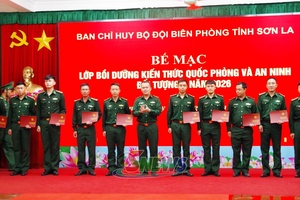 'Bồi dưỡng kiến thức quốc phòng và an ninh cho 40 cán bộ biên phòng