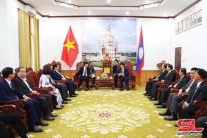 Đồng chí Chủ tịch UBPX tỉnh Sơn La phôngv tsiaz Hli shông yiaz tỉnh Bò Kẹo