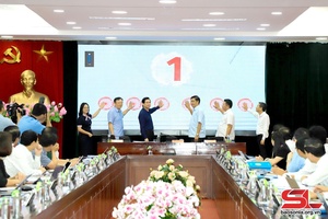 Kriz tơưv yiaz Báo Điện tử Sơn La thiaz têx faz ntơưr: Luk Anh, luk Poz Ziz, luk Hmôngz