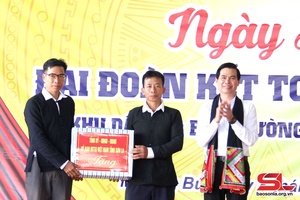 Provincial Chairman attends Great National Unity Day in Muong Bu hamlet