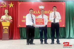 Mự hội cạt xàn chu chựa côn nẳng bản Coóng Nọi, phường Chiềng Cơi