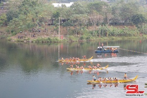 Phu Yen traditional boat race opens