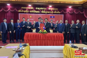 Chự mẳn tẹt tiêng nen tiêng àn chính trị, tiêng àn phổng đèn mương cánh tủm pua vịa cạ khài chương hang, ỉn muôn văn hóa.