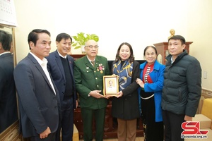 Đồng chí Phó Chủ tịch mương Võ Thị Ánh Xuân dàm cánh dệt vịa nẳng tỉnh Sơn La