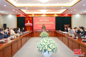 Xồ xảm chiên páo ma khù ngai đì cồng nhẳn Phổng qua ỉn hươn mương Mộc Chàu