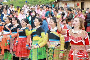 Mong ethnic people in Bac Yen district celebrate Tet