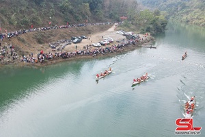 Boat racing in Ta Bu commune