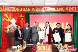 Houaphanh province’s front delegation visits Son La province ahead of Tet