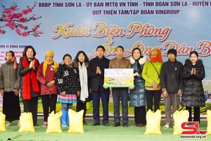 Tet programme held in Moc Chau district’s border commune