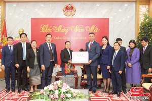 Lao Ambassador to Vietnam pays courtesy visit to Son La leaders