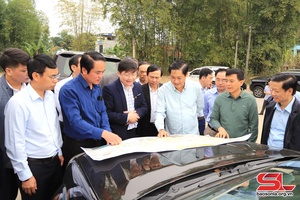 'Provincial Party leader inspects preparations for Hoa Binh - Moc Chau Expressway construction