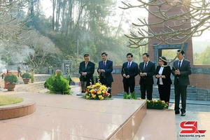 Son La leaders offer incense to revolutionist To Hieu on 112th birthday