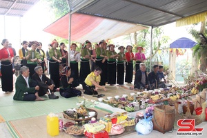 Van Ho Ban Flower Festival 2024: Miss Ban worshiping ritual takes place at Bang Muong Temple