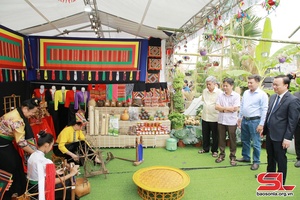 Traditional culture, community activities, educational models highlighted in Son La city
