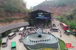 Over 290,000 tourists visit Son La province during Reunification Day and May Day holidays