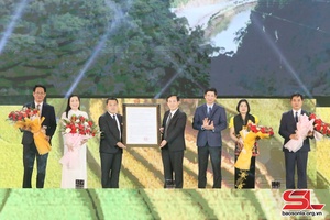 Moc Chau National Tourist Area announcement ceremony held