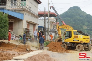 Hiến đất làm đường giao thông