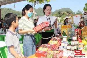 'Giữ gìn, phát huy giá trị văn hóa trong sản phẩm OCOP